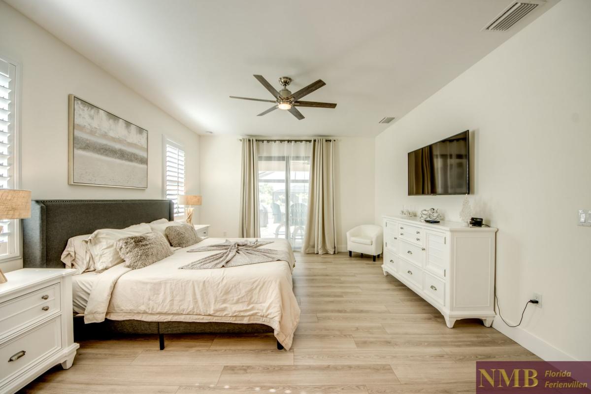 Ferienhaus-Cape-Coral-Villa-Long-Island_39-Master-Bedroom