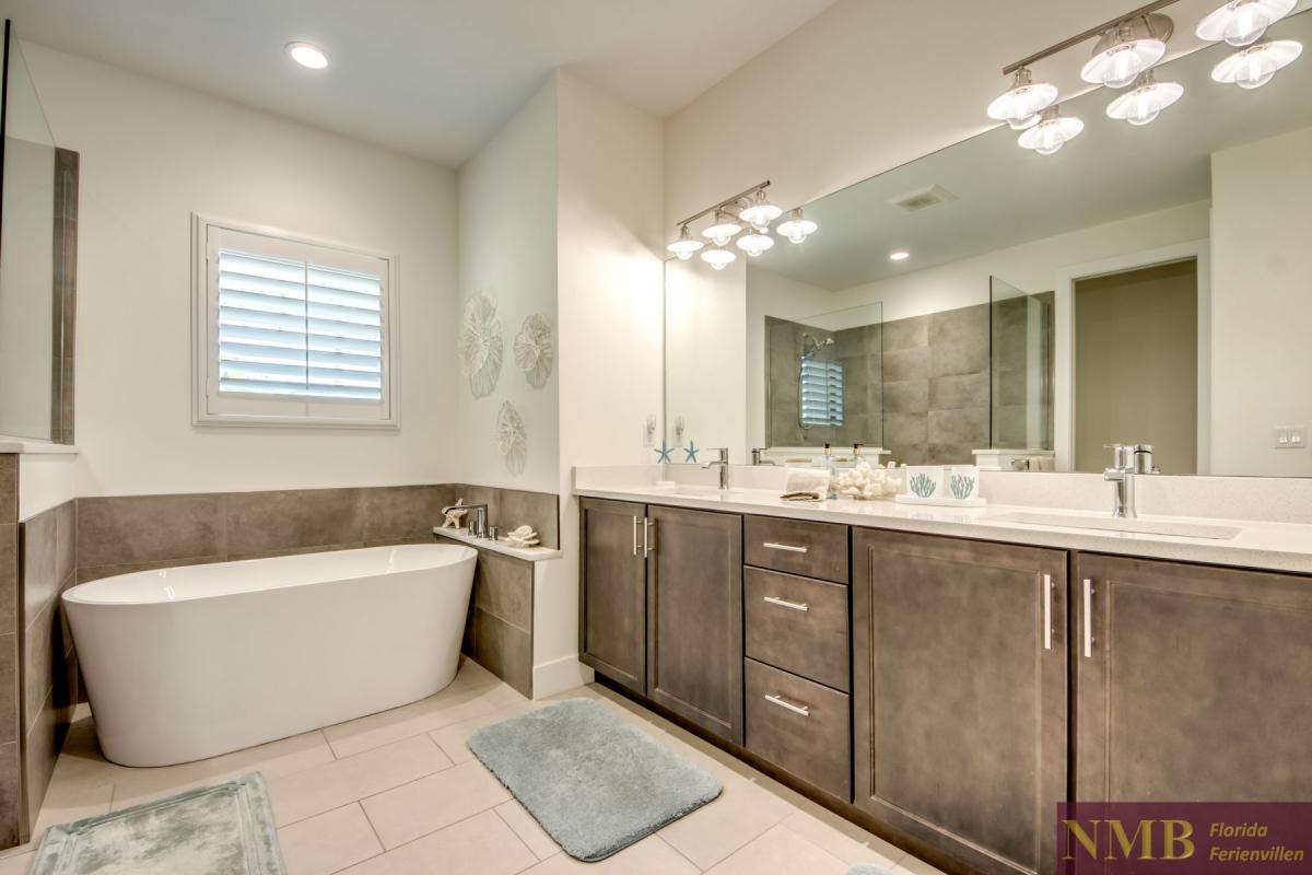 Ferienhaus-Cape-Coral-Villa-Long-Island_43-Master-Bathroom