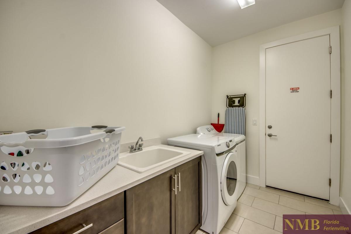 Ferienhaus-Cape-Coral-Villa-Long-Island_60-Laundry-Room