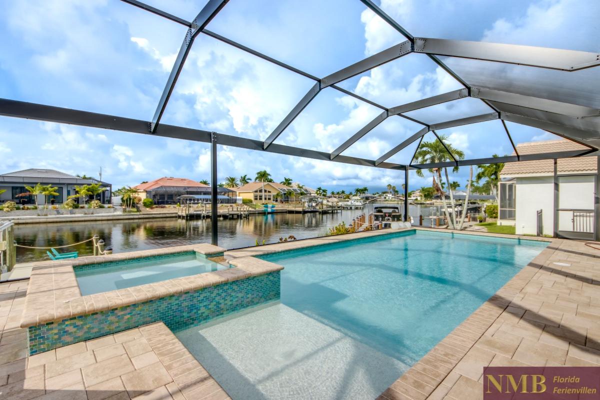 Ferienhaus-Cape-Coral-Villa-Long-Island_74-Pool-Hot-Tub