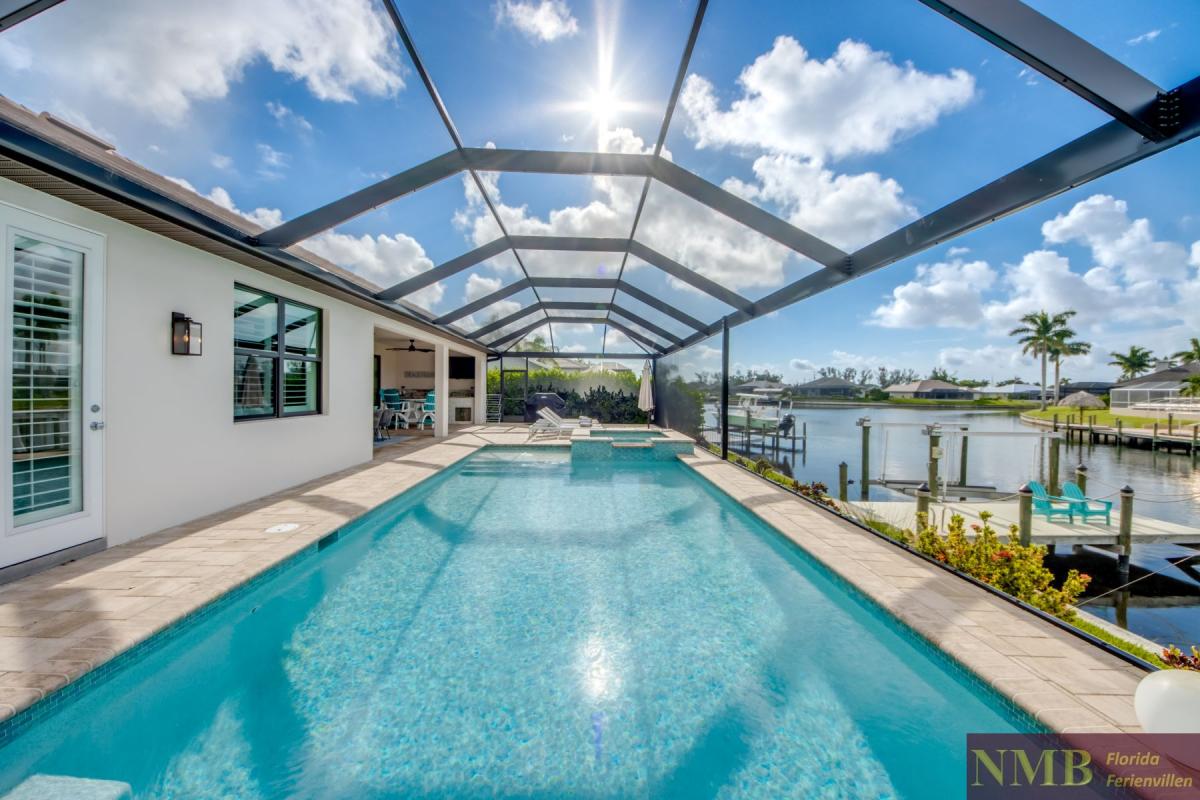 Ferienhaus-Cape-Coral-Villa-Long-Island_77-Pool-Hot-Tub