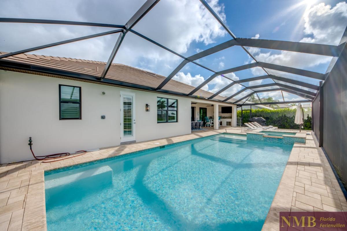 Ferienhaus-Cape-Coral-Villa-Long-Island_78-Pool-Hot-Tub