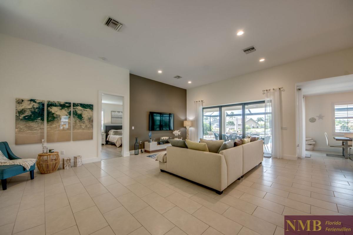 Ferienhaus-Cape-Coral-Villa-Long-Island_9-Family-Room