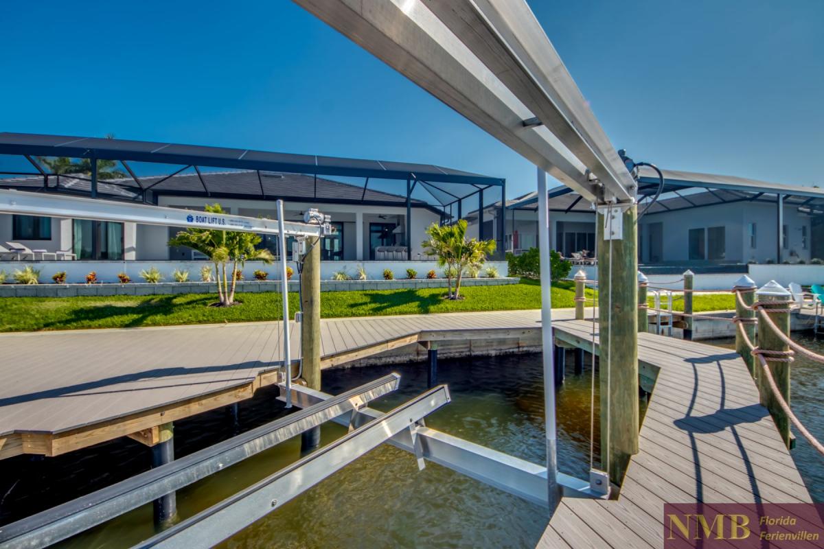 Ferienhaus-Cape-Coral-Villa-Lugano_89-Dock-Boat-Lift